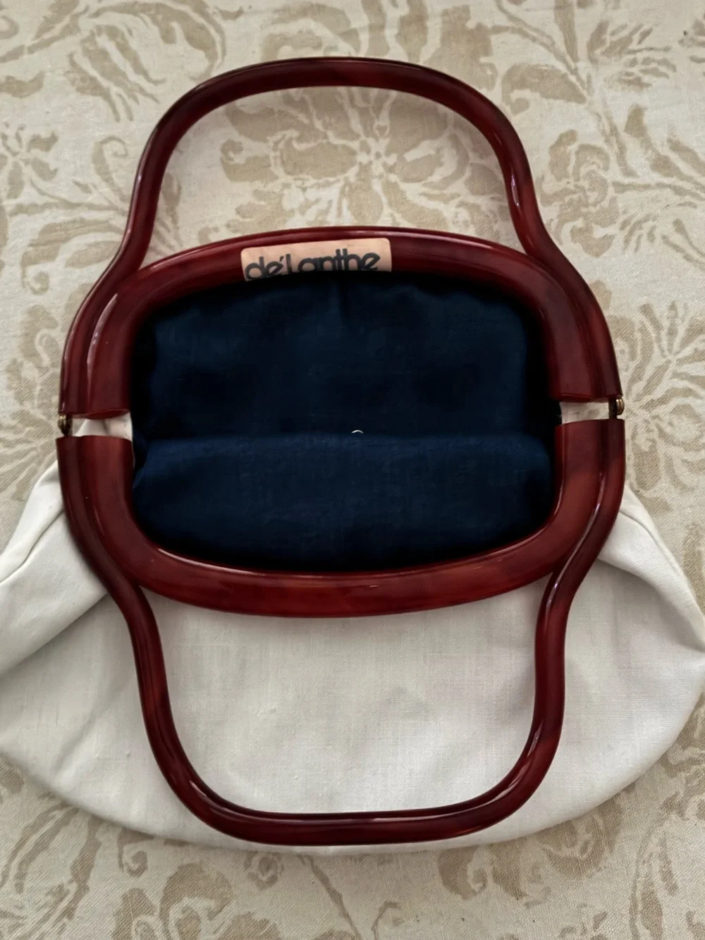 De’Lanthe Bermuda Bag Embroidered Floral Wool Cover Lucite Handle 1970s Vintage